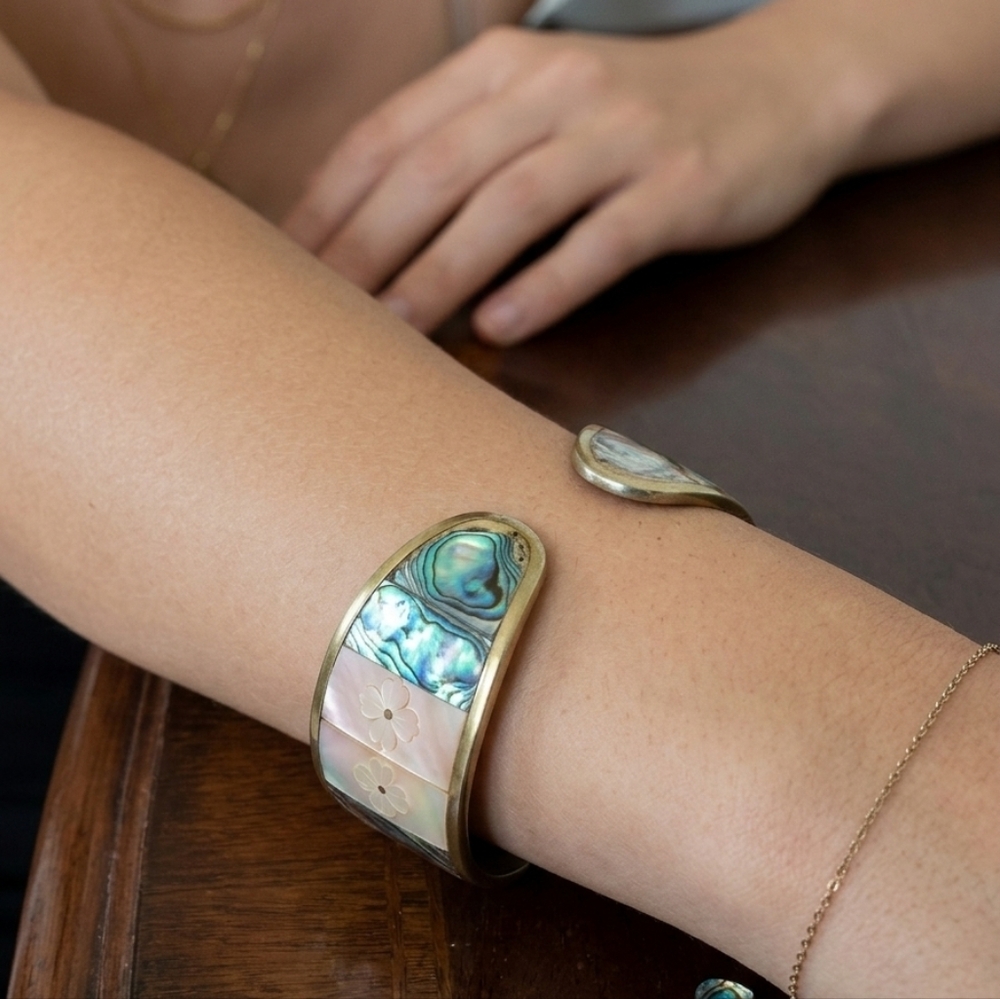 MEXICANA Abalone & Pink‎ Flower Inlay Cuff Bracelet - Picture 2 of 3